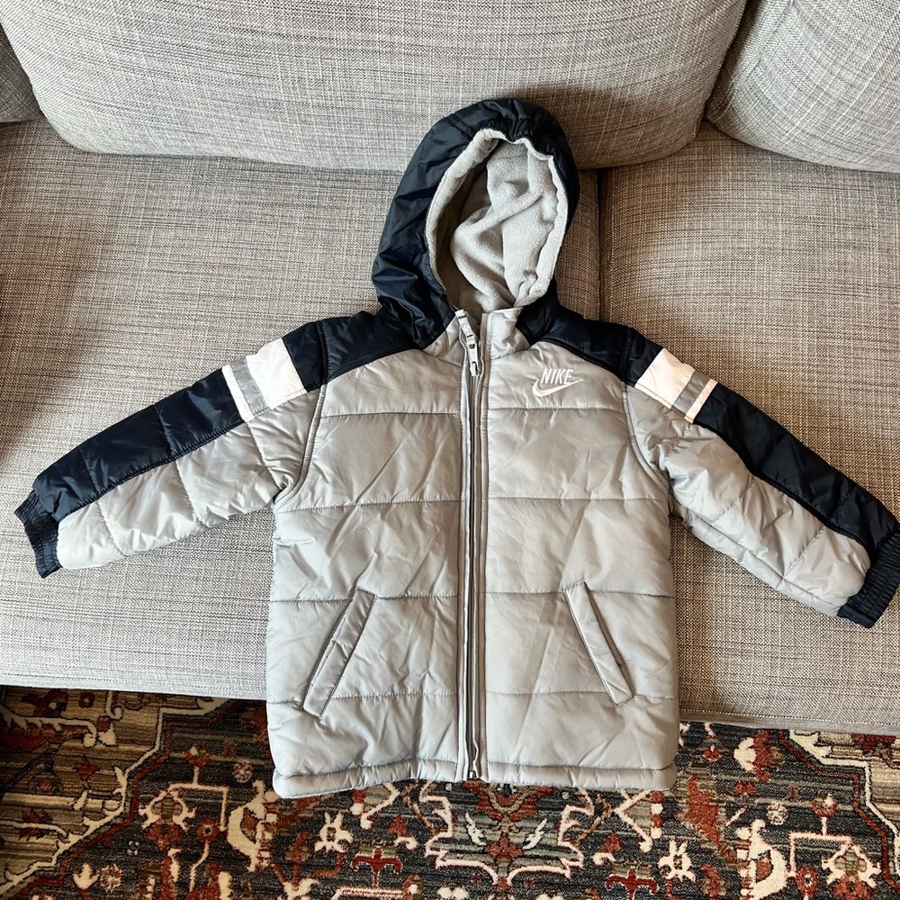 Boys Size 4t like new Nike winter jacket. Fleece lined